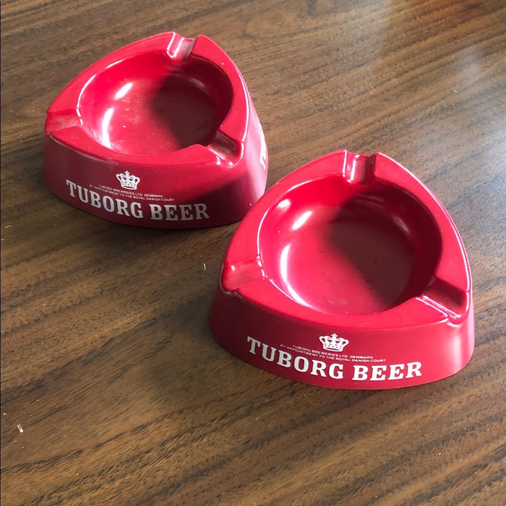Red Ashtray Set